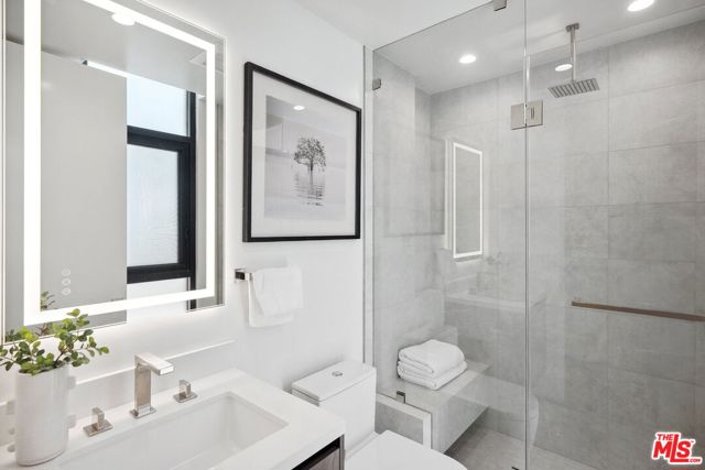 3670 Buena Park Drive, Studio City CA: https://media.crmls.org/mediaz/6d01e0d4-3a7c-457c-9735-9d41e4ae1d11.jpg