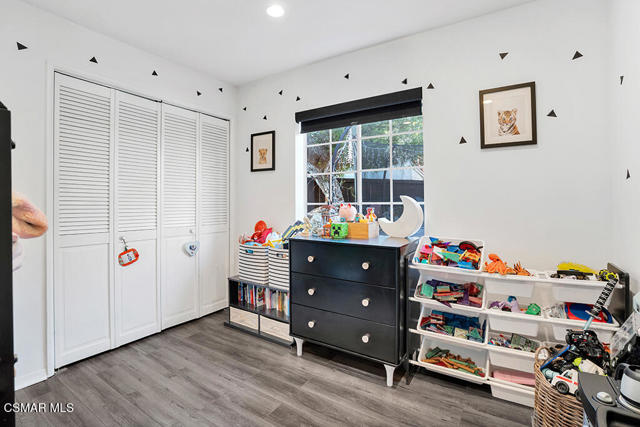 4365 Oak Glen Street, Calabasas CA: https://media.crmls.org/mediaz/6d01e773-70fd-4422-8edf-5bc6ff60ebf1.jpg