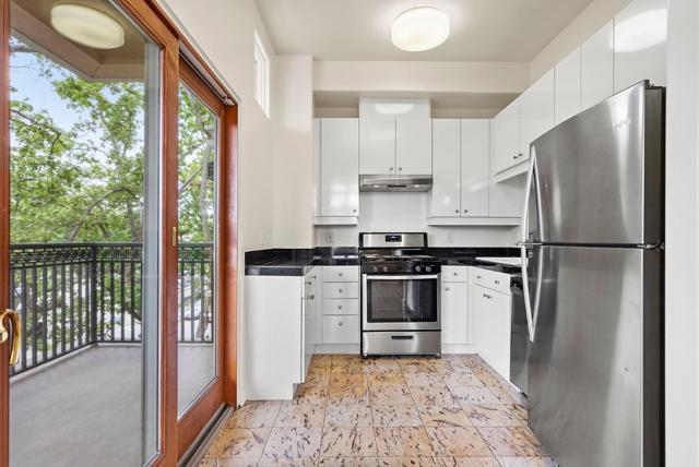 200 Sheridan Avenue, Palo Alto CA: https://media.crmls.org/mediaz/6d01e9be-f44b-4485-9cc5-e6e27ecd6239.jpg