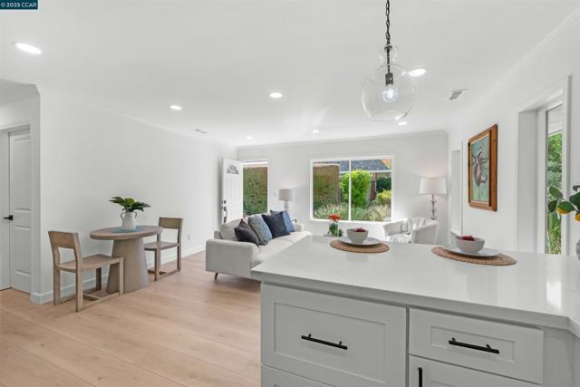 2933 Ptarmigan Dr, Walnut Creek CA: https://media.crmls.org/mediaz/6d01f14e-1d1e-4cf8-a53f-4ebe2a0bd9eb.jpg