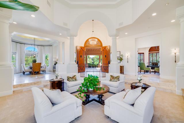 15397 Rock Creek Ln, El Cajon CA: https://media.crmls.org/mediaz/6d031bac-ddfd-4d94-a605-ff43dc52f2ad.jpg