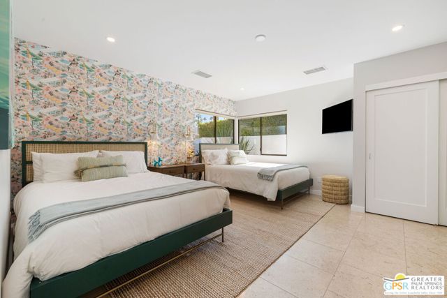 290 W Lilliana Drive, Palm Springs CA: https://media.crmls.org/mediaz/6d03a226-3337-4bb1-b9e1-b62903fa9ec4.jpg