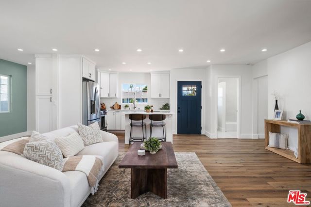 7045 Varna Avenue, North Hollywood CA: https://media.crmls.org/mediaz/6d03c39b-93d4-4e87-af5a-7bb4402485ba.jpg