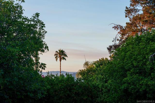 13678 Orchard Gate Road, Poway CA: https://media.crmls.org/mediaz/6d03e02b-224b-4d4d-b17d-43688e8145bc.jpg