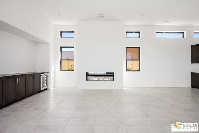 2 Marine Way, Rancho Mirage CA: https://media.crmls.org/mediaz/6d0419aa-3bad-4e3e-946a-6654ba75825d.jpg