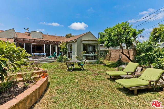 3238 Corinth Avenue, Los Angeles CA: https://media.crmls.org/mediaz/6d0443bf-ffd6-45bd-8063-4fe5ee981b88.jpg