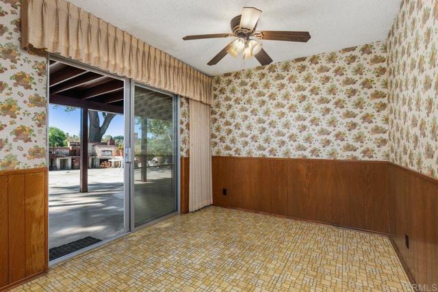 31600 Oak Glen Road, Valley Center CA: https://media.crmls.org/mediaz/6d04bc11-b2ef-45b0-9d60-aa34cbdd6332.jpg