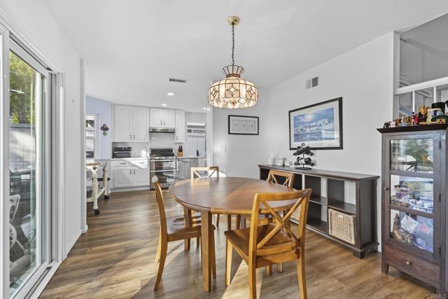 7925 Calle Madrid, Carlsbad CA: https://media.crmls.org/mediaz/6d04e82c-3ffc-46c4-83f9-e85d208f5e83.jpg