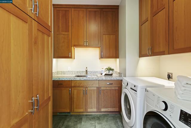 53 Tara Rd, Orinda CA: https://media.crmls.org/mediaz/6d059f02-43b0-4a82-a403-dd8ae5f67aa4.jpg