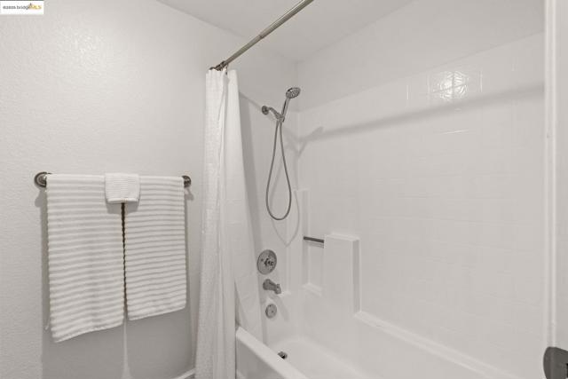 520 Canyon Oaks, Oakland CA: https://media.crmls.org/mediaz/6d05a29a-a7d2-40a9-a8ac-04f3ef6e9f9d.jpg