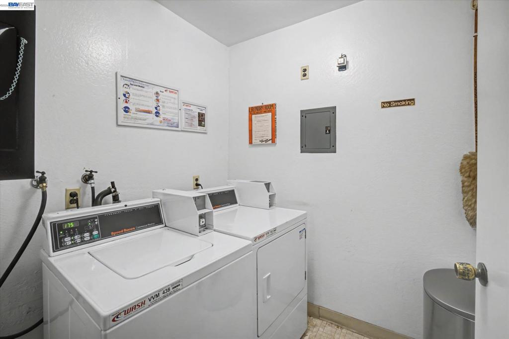 https://media.crmls.org/mediaz/6d05e626-4f69-4473-aace-bf4435f73f24.jpg?preset=X-Large