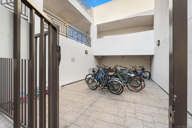 Image 34 of 38 For 924 Hornblend St 311