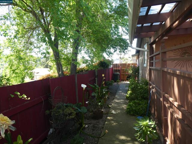 Image 30 of 43 For 2908 Sargent Ave