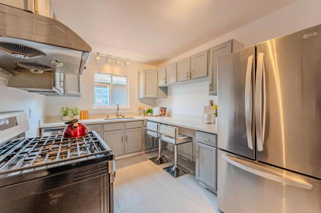 29183 Dixon Street, Hayward CA: https://media.crmls.org/mediaz/6d075a1f-9687-4edf-b335-851dbe44762a.jpg