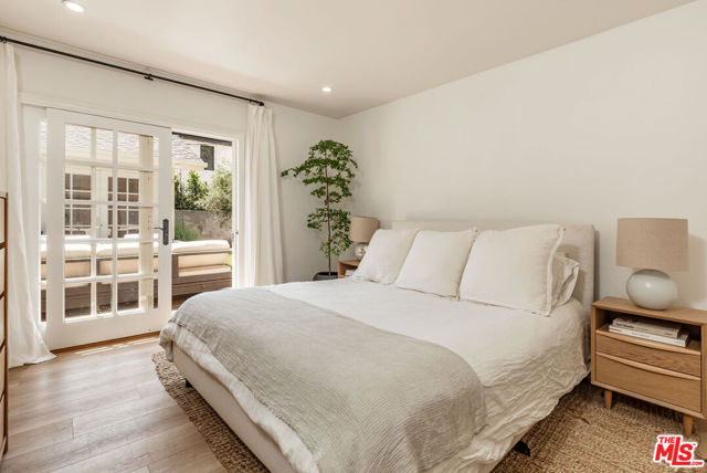 13035 Rose Avenue, Los Angeles CA: https://media.crmls.org/mediaz/6d078a63-6e60-4936-91bd-9c0b07949b3c.jpg