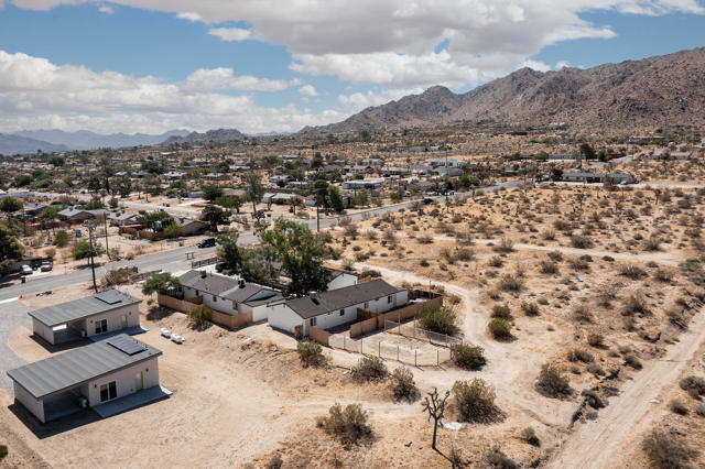 7382 Olympic Road, Joshua Tree CA: https://media.crmls.org/mediaz/6d07e01f-df1a-4224-aaf2-f51d7f63b9fc.jpg