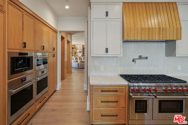 7052 Dume Drive, Malibu CA: https://media.crmls.org/mediaz/6d07e43d-a45c-46c7-b4e5-69c7507c312c.jpg