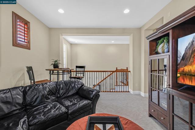 2222 Creekview Pl, Danville CA: https://media.crmls.org/mediaz/6d08244e-1a27-4d9e-9513-a3d2ad3a160c.jpg