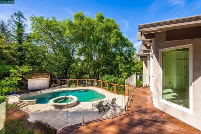 Image 40 of 52 For 1006 Howard Hills Rd