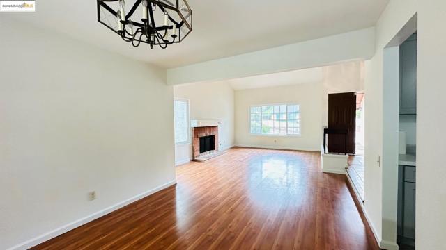 3593 Morningside Dr, Richmond CA: https://media.crmls.org/mediaz/6d08e832-de82-42cb-b178-dade393f72be.jpg