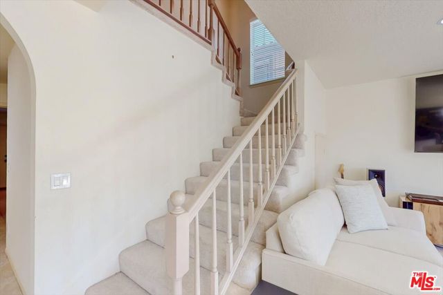 12119 Falcon Crest Way, Porter Ranch CA: https://media.crmls.org/mediaz/6d08f3fd-2606-4b7c-986c-64b8b3b4d7f5.jpg