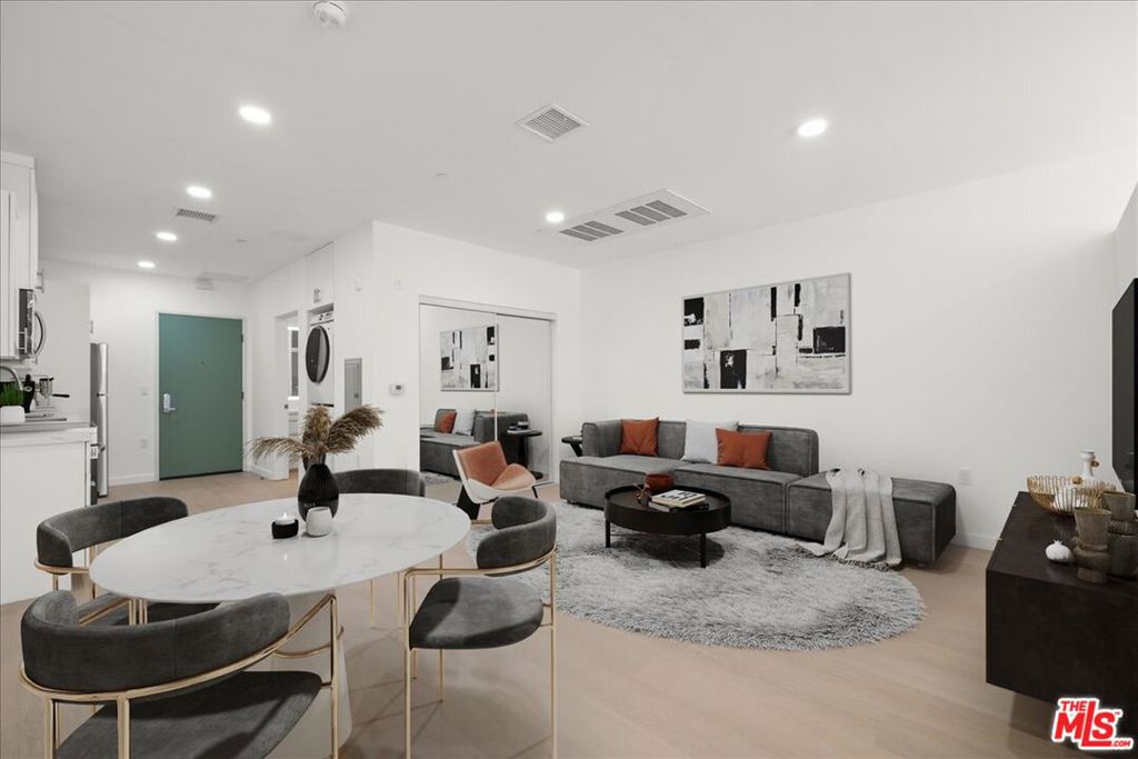 3977 Beverly Boulevard #104