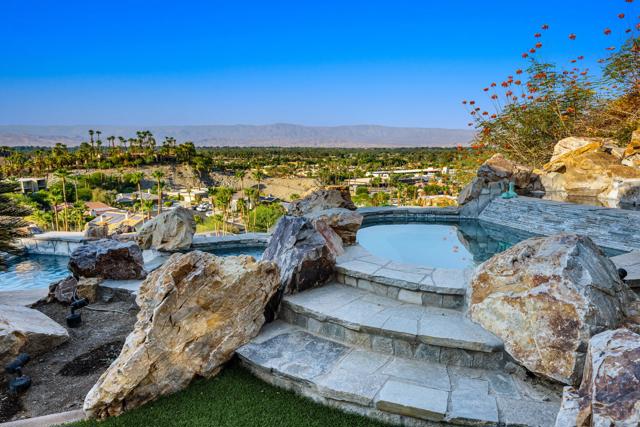 9 Nebulae Way, Rancho Mirage CA: https://media.crmls.org/mediaz/6d09896d-433c-4b53-8c4f-071da317c81d.jpg