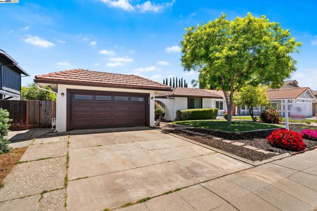 1059 Lakehurst Rd, Livermore CA: https://media.crmls.org/mediaz/6d09c27f-c947-4d0e-87a9-77f23092681f.jpg