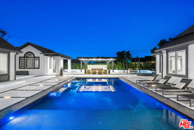 1 Falconridge Drive, Coto de Caza CA: https://media.crmls.org/mediaz/6d0a814d-07d5-413c-905c-fa245b042684.jpg