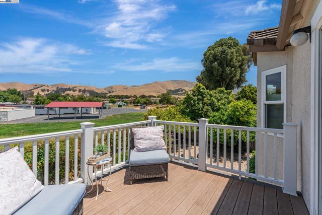 483 Becado Place, Fremont CA: https://media.crmls.org/mediaz/6d0bd399-b460-4cc6-84f8-1750710ffec3.jpg
