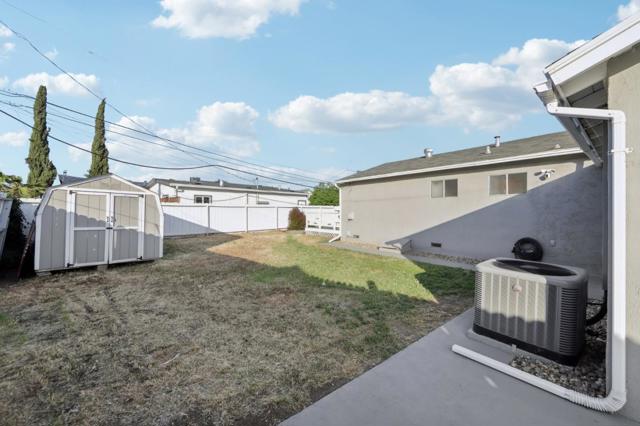 4273 Glazier Court, Concord CA: https://media.crmls.org/mediaz/6d0bdc19-1b2a-4202-9b8e-2f29bf9ff32c.jpg