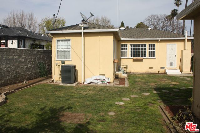 2561 Tilden Avenue, Los Angeles CA: https://media.crmls.org/mediaz/6d0c0a79-f591-4e09-a097-b8b78e7d48f5.jpg