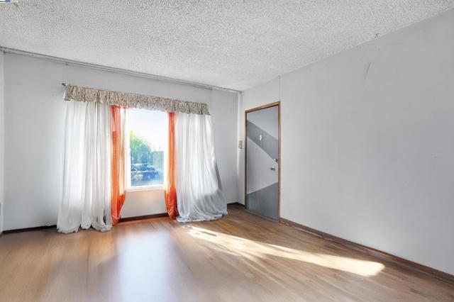 1045 72nd Avenue, Oakland CA: https://media.crmls.org/mediaz/6d0c7fe8-b642-474f-a12b-66b19bbf2ded.jpg