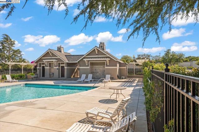 253 Bellington Cmn, Livermore CA: https://media.crmls.org/mediaz/6d0ccf3a-4fa4-4c85-92ae-5c10ce9e7dfb.jpg