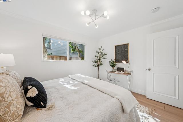 5242 Miles Avenue, Oakland CA: https://media.crmls.org/mediaz/6d0d57b1-0628-4d8d-ad24-0ebbeedcbb1c.jpg