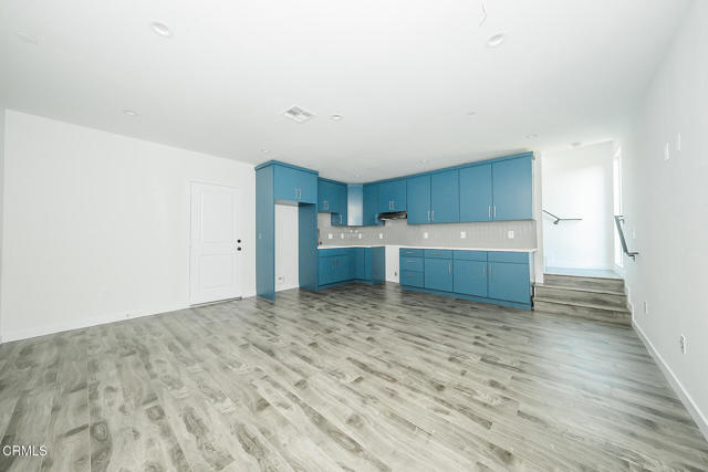 Detail Gallery Image 4 of 13 For 668 Keenan Ave #D,  Los Angeles,  CA 90022 - 3 Beds | 2 Baths