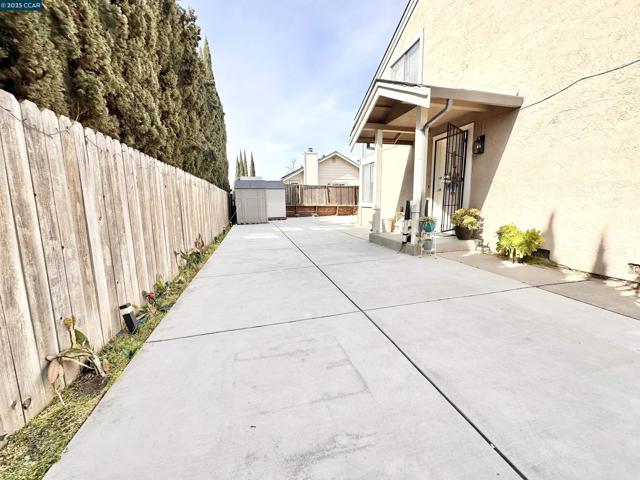 4301 Beechnut Ln, Oakley CA: https://media.crmls.org/mediaz/6d0f4557-a381-418c-9d5c-8bb385e8051e.jpg