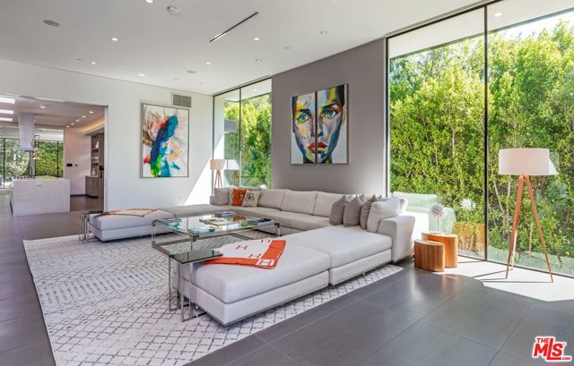 2002 LOMA VISTA Drive, Beverly Hills CA: https://media.crmls.org/mediaz/6d0f8369-8d67-44da-b036-74695dadec49.jpg