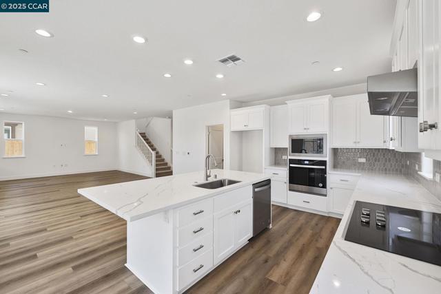 8121 Vessel Way, Sacramento CA: https://media.crmls.org/mediaz/6d0fc150-604a-41a1-841e-a6f02d160320.jpg