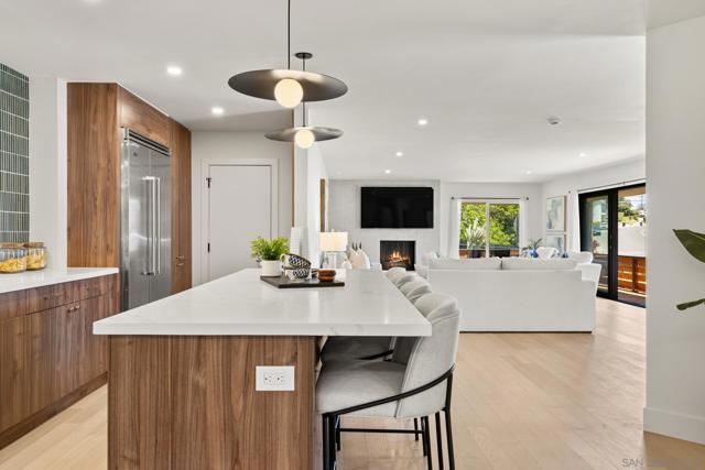 896 La Jolla Rancho Road, La Jolla CA: https://media.crmls.org/mediaz/6d1038b1-89e3-455a-95f2-e768818aec36.jpg