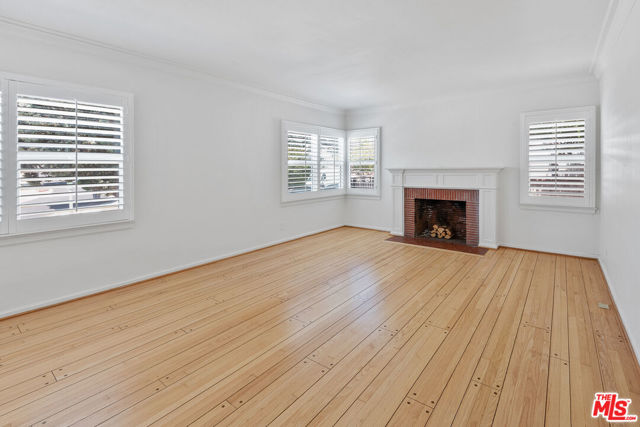 5572 Bradna Drive, Los Angeles CA: https://media.crmls.org/mediaz/6d113089-5298-41ec-9c7a-75152cae2267.jpg