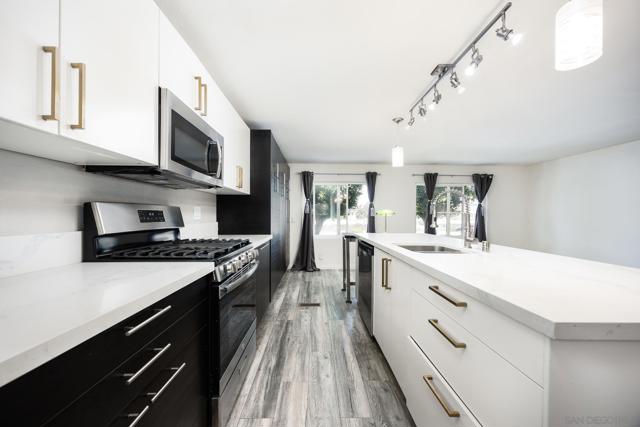 1815 Sweetwater Rd, Spring Valley CA: https://media.crmls.org/mediaz/6d116d29-1f1f-474f-b6b2-df6409417d41.jpg