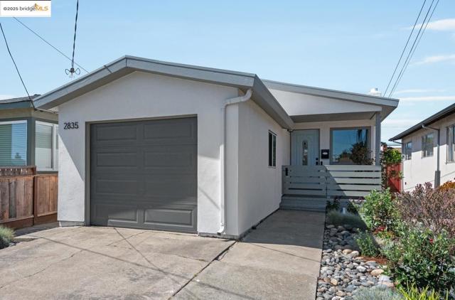 2835 Gaynor Ave, Richmond CA: https://media.crmls.org/mediaz/6d125147-793b-47ef-bf23-06f2a6c51b32.jpg