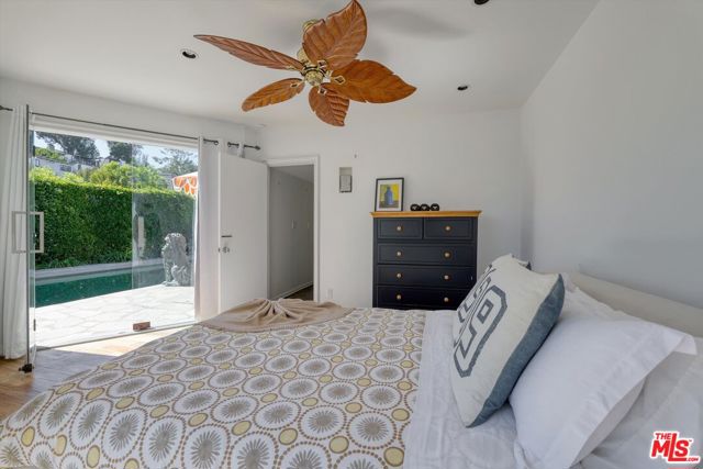 1300 Summitridge Drive, Beverly Hills CA: https://media.crmls.org/mediaz/6d127d43-6c9c-4c21-bcdb-97ed63763000.jpg
