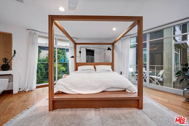 512 Brooks Avenue, Venice CA: https://media.crmls.org/mediaz/6d129f24-fd60-48fc-8b05-eff68aa26cb9.jpg