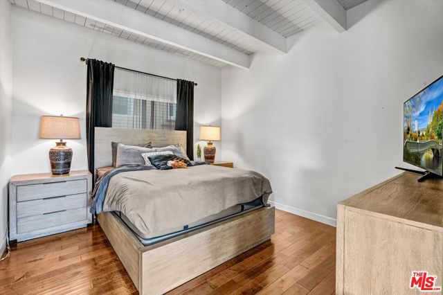 4105 Pacific Avenue, Marina del Rey CA: https://media.crmls.org/mediaz/6d12b962-78ab-46e4-b5c6-dd83f4cb2530.jpg