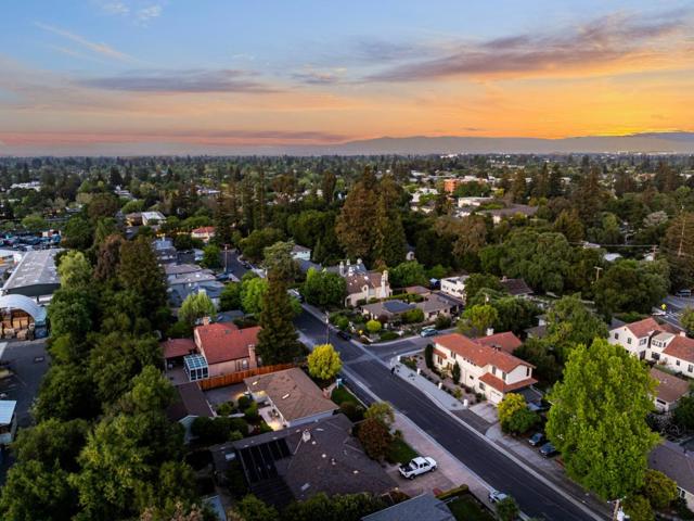 678 Chimalus Drive, Palo Alto CA: https://media.crmls.org/mediaz/6d13092f-98ed-4b10-b00b-74d48d2026e2.jpg