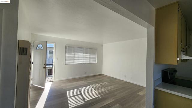 9220 Bancroft Ave, Oakland CA: https://media.crmls.org/mediaz/6d130c0a-18d0-4636-bb89-73afb7c433d2.jpg