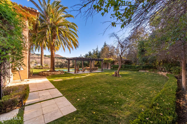 1101 Oak Mirage Place, Westlake Village CA: https://media.crmls.org/mediaz/6d1428bf-2b2f-4b48-913a-b6924f5eb725.jpg