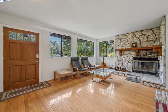 7171 HOMEWOOD DRIVE, Oakland CA: https://media.crmls.org/mediaz/6d1454f6-9c11-4956-9e96-1380357bf7d7.jpg